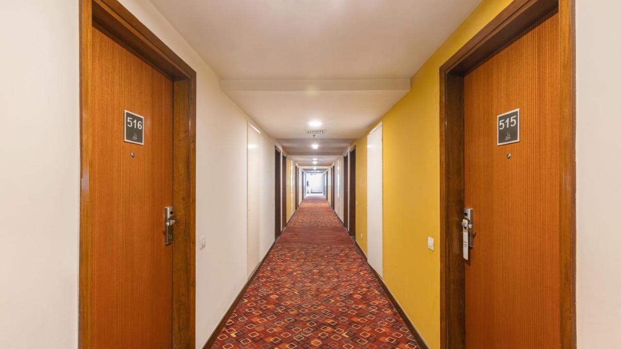 Готель Ibis Gurgaon Golf Course Road - An Accor Brand Екстер'єр фото