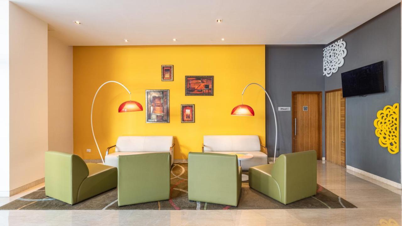 Готель Ibis Gurgaon Golf Course Road - An Accor Brand Екстер'єр фото