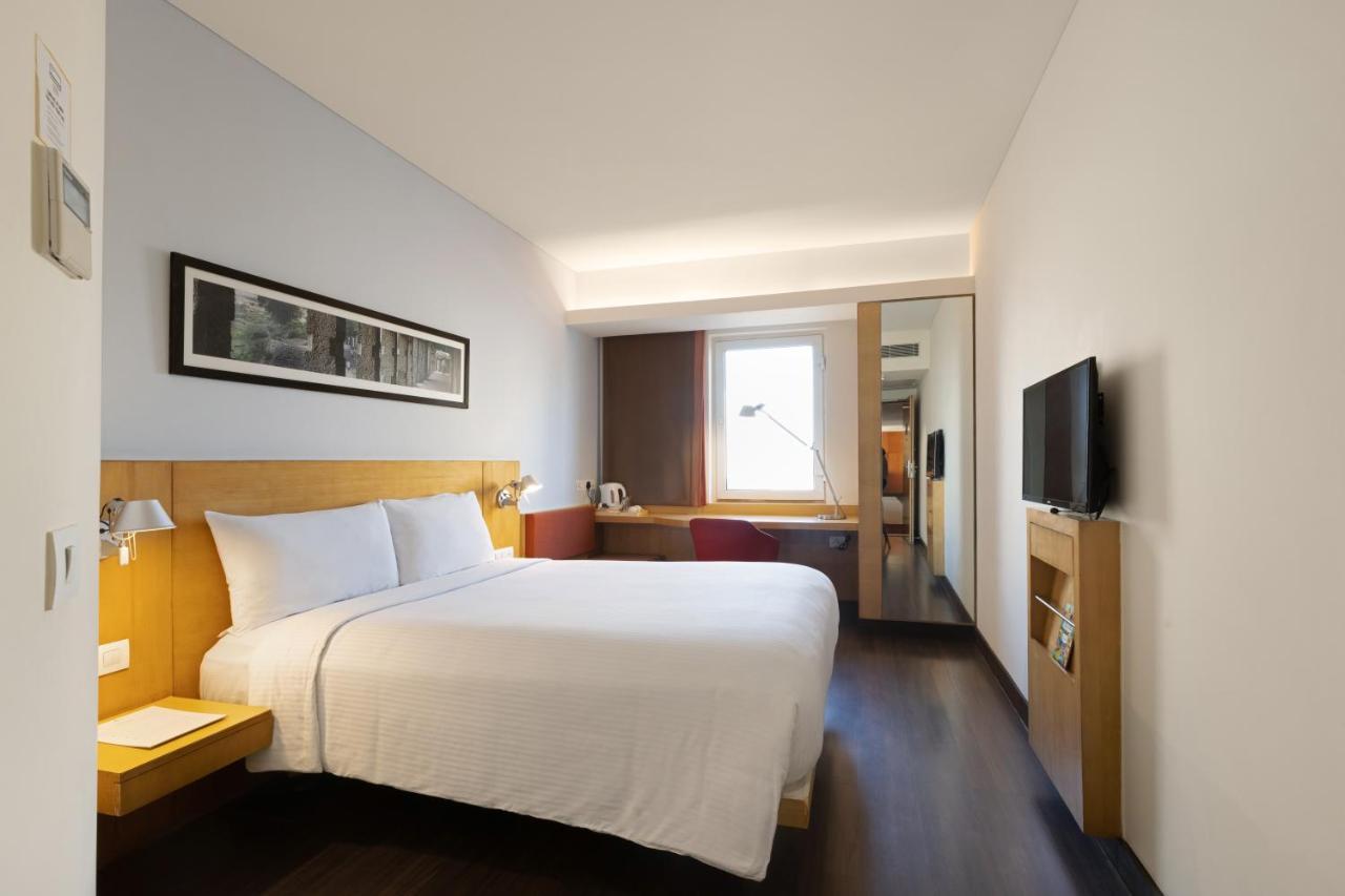 Готель Ibis Gurgaon Golf Course Road - An Accor Brand Екстер'єр фото