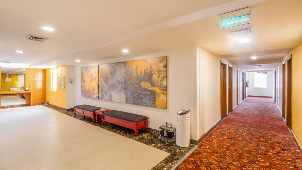Готель Ibis Gurgaon Golf Course Road - An Accor Brand Екстер'єр фото