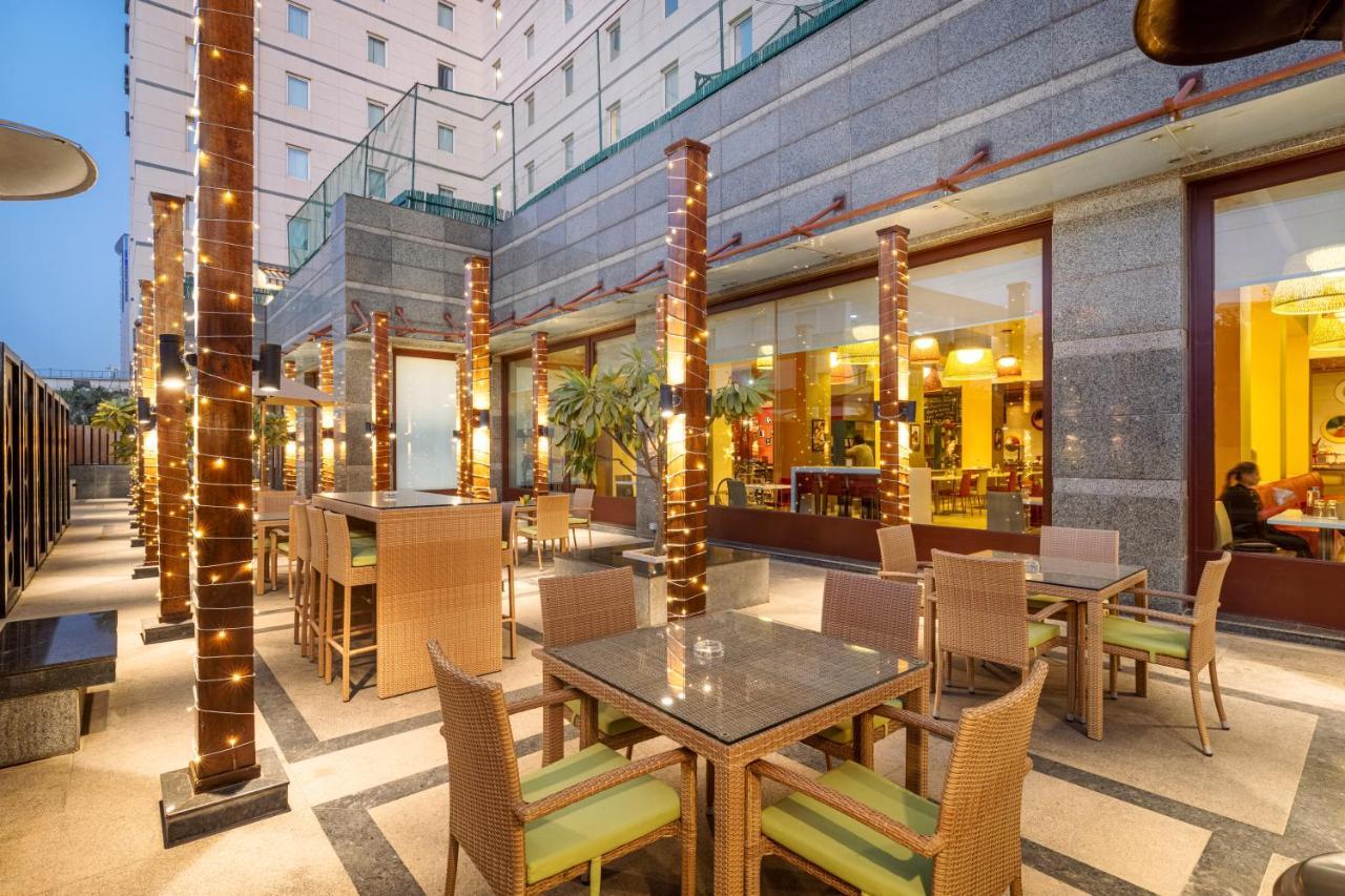 Готель Ibis Gurgaon Golf Course Road - An Accor Brand Екстер'єр фото
