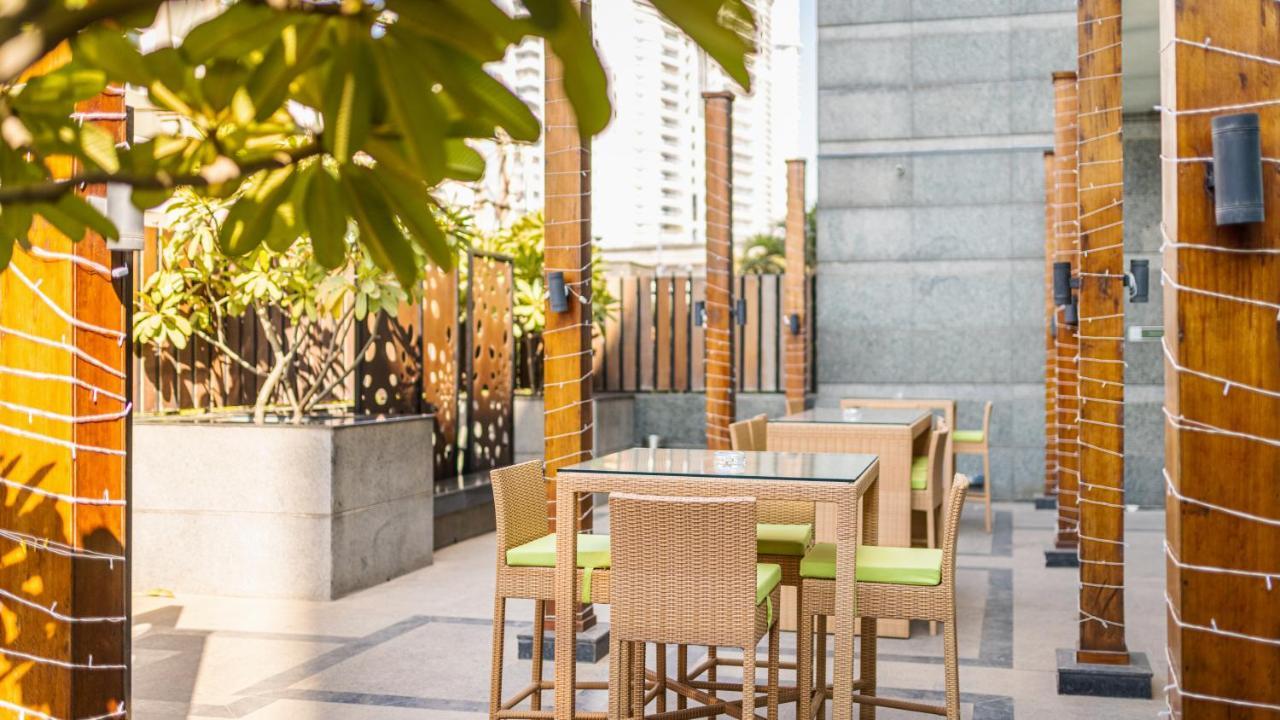 Готель Ibis Gurgaon Golf Course Road - An Accor Brand Екстер'єр фото