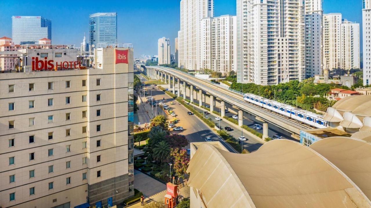 Готель Ibis Gurgaon Golf Course Road - An Accor Brand Екстер'єр фото