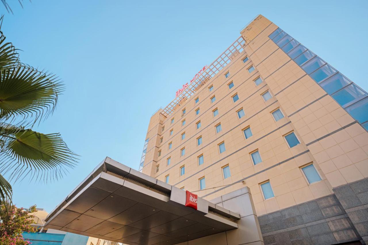 Готель Ibis Gurgaon Golf Course Road - An Accor Brand Екстер'єр фото