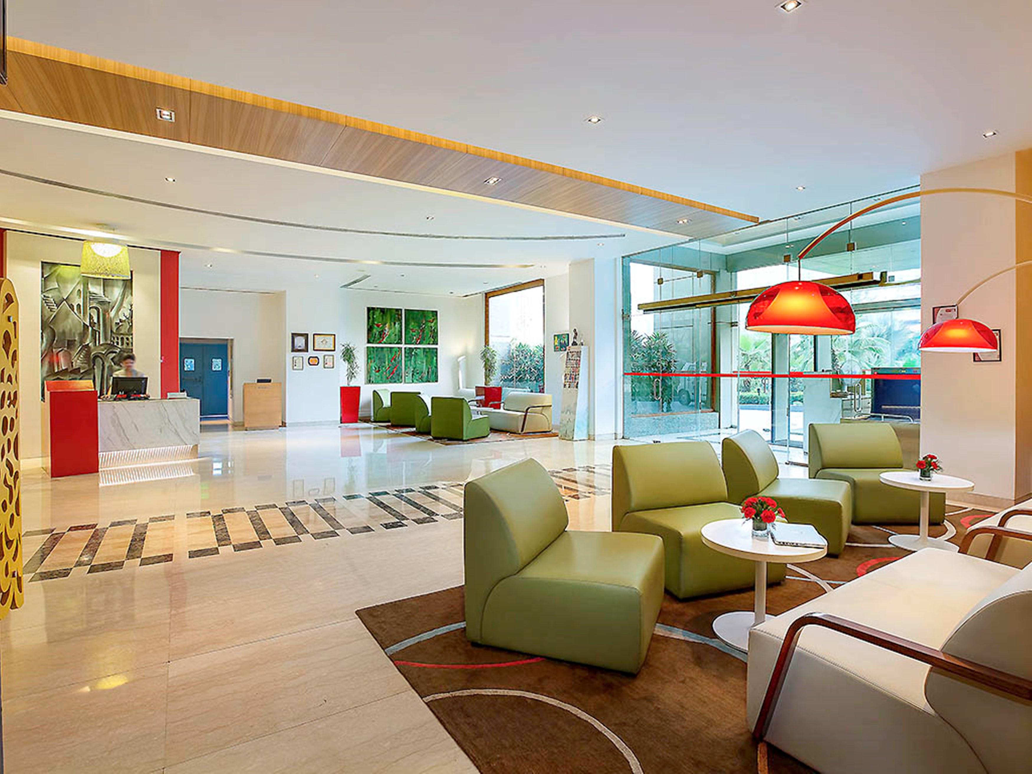 Готель Ibis Gurgaon Golf Course Road - An Accor Brand Екстер'єр фото