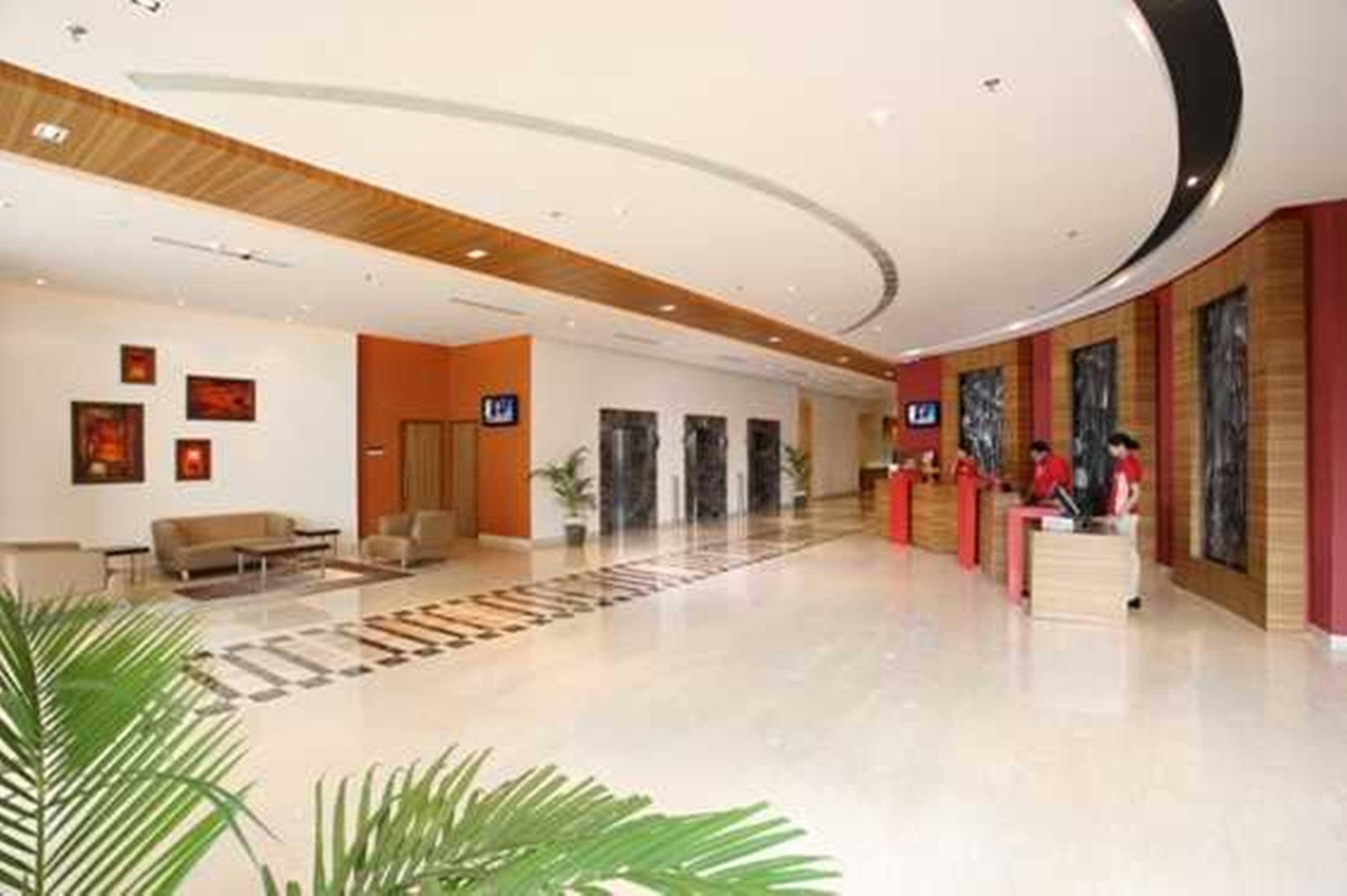 Готель Ibis Gurgaon Golf Course Road - An Accor Brand Екстер'єр фото