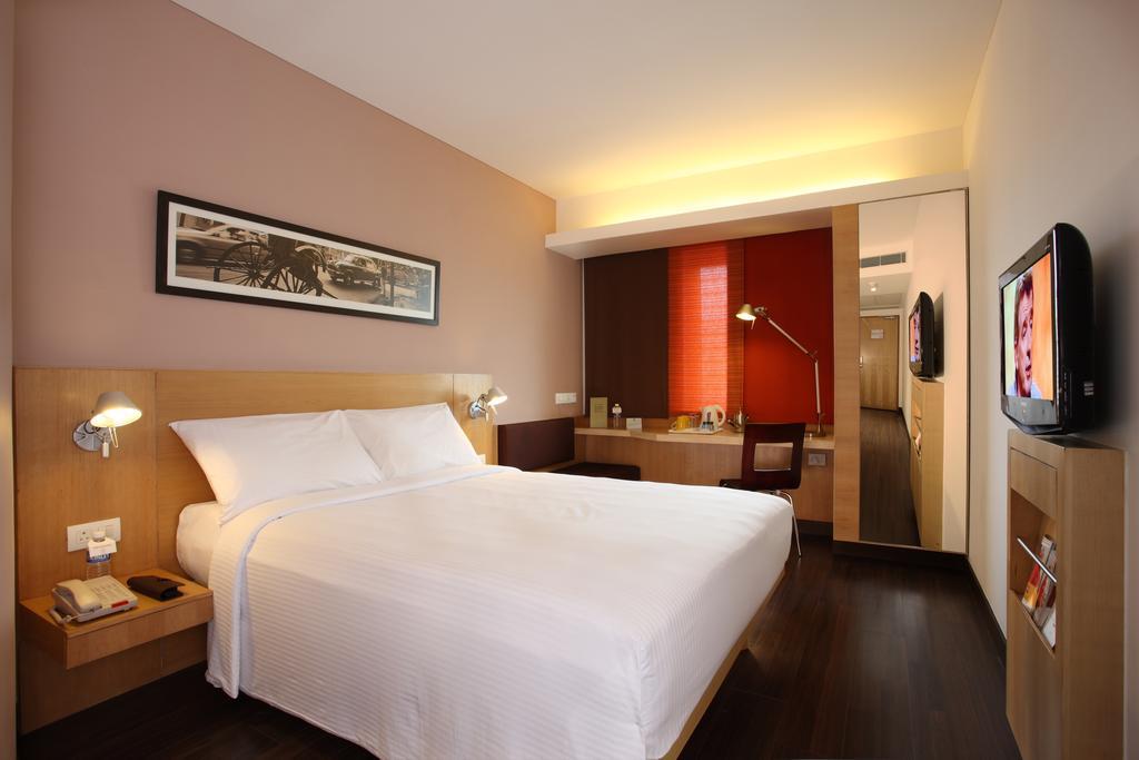 Готель Ibis Gurgaon Golf Course Road - An Accor Brand Екстер'єр фото